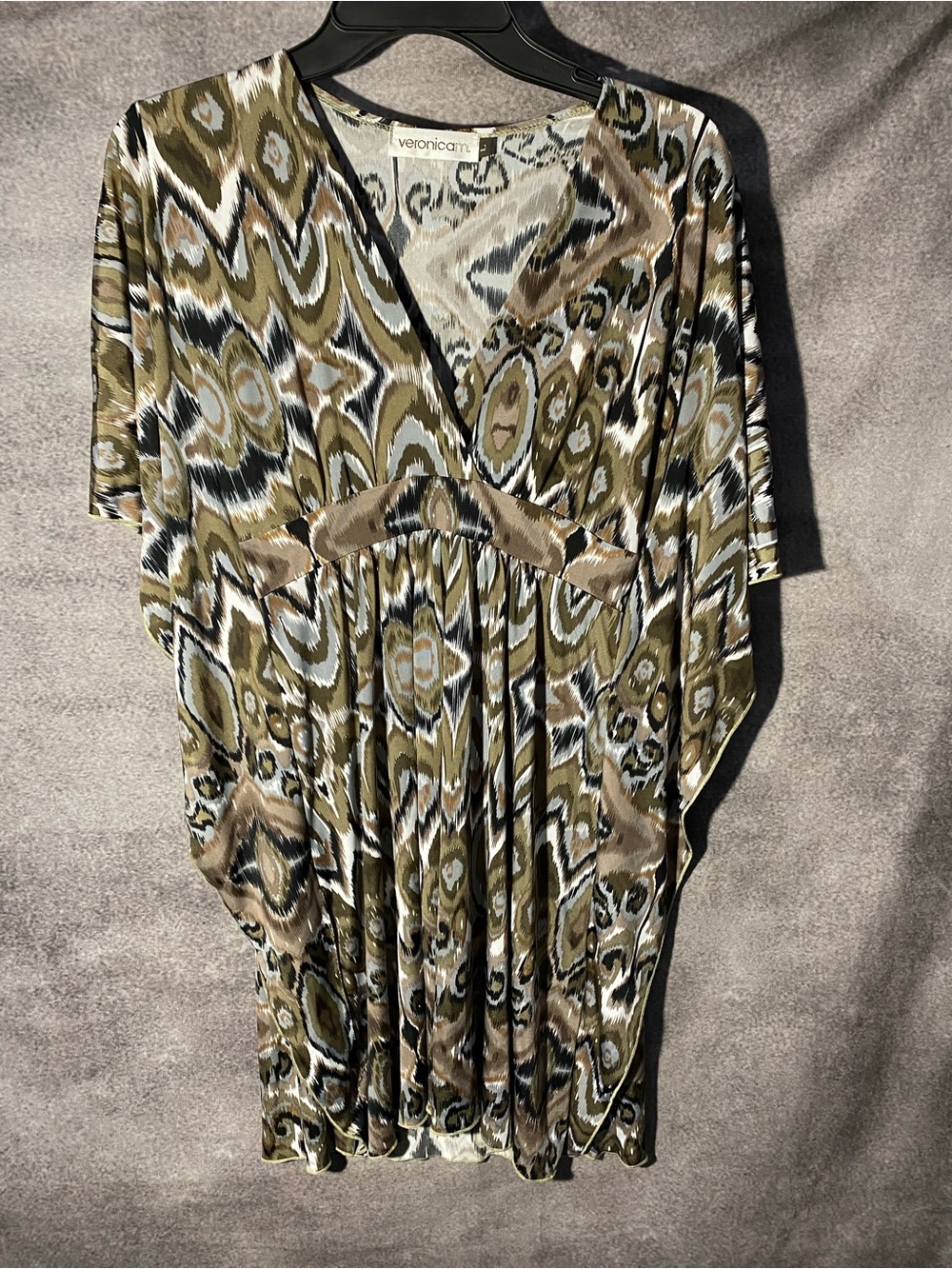 Veronicam Women’s Top Blouse Size L Large Green Black Abstract Ikat V-Neck Silky